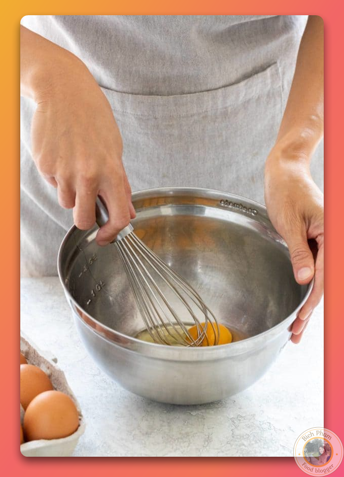 Trộn nguyên liệu làm bánh kem sinh nhật