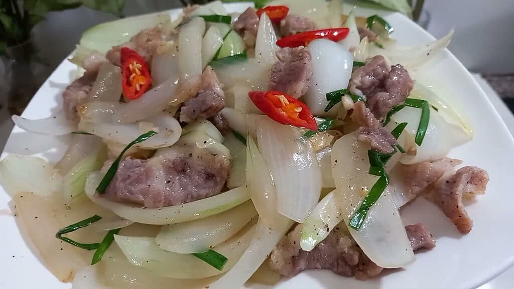 Cách làm thịt lợn xào hành tây